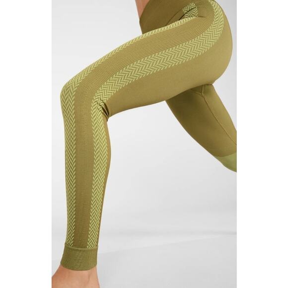 NWT Fabletics High Waisted Seamless Check Legging in Thyme/Cool Mint Size M - Picture 5 of 8